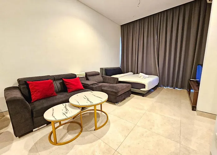 Lucentia Residence World Class Facilities Apartment Infinity Pool Stunning View