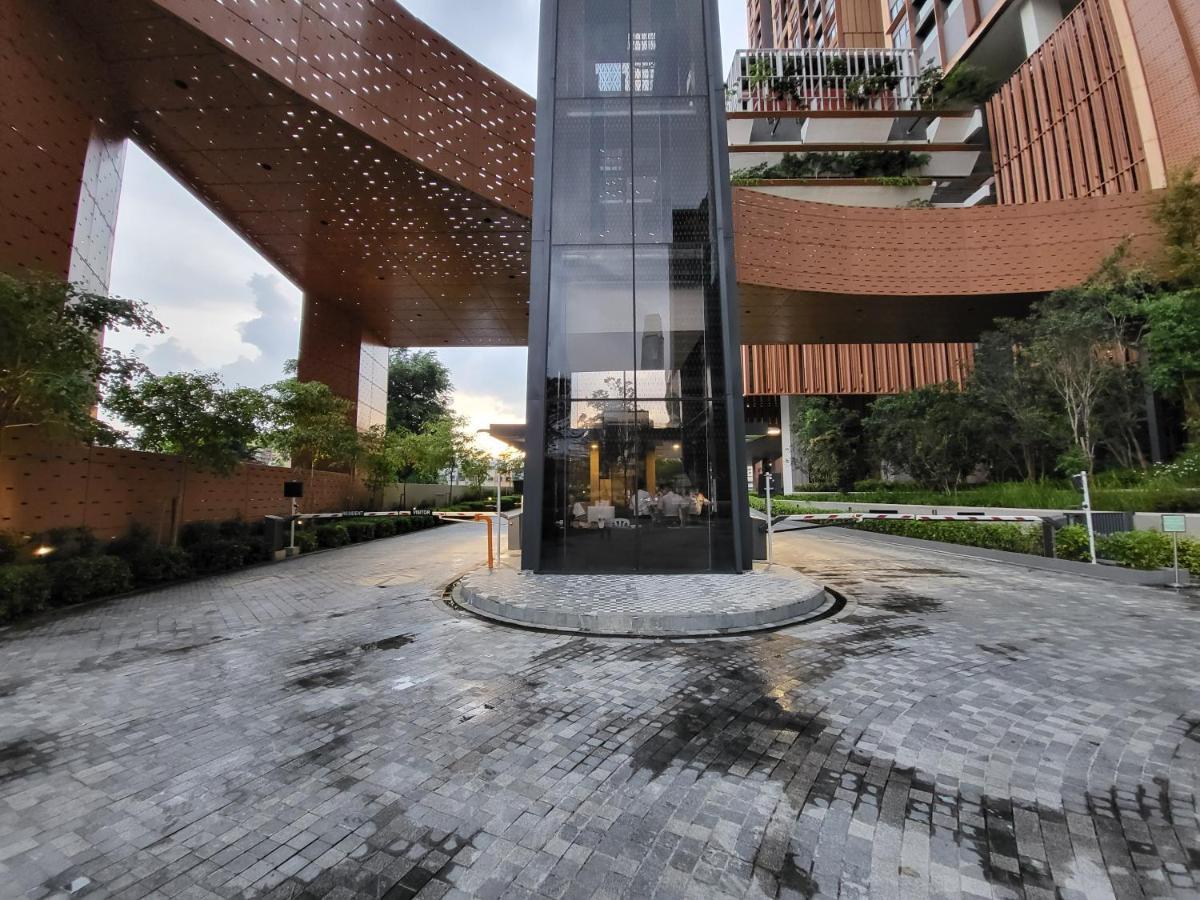 Lucentia World Class Facilities Infinity Pool Stunning View Apartemen
