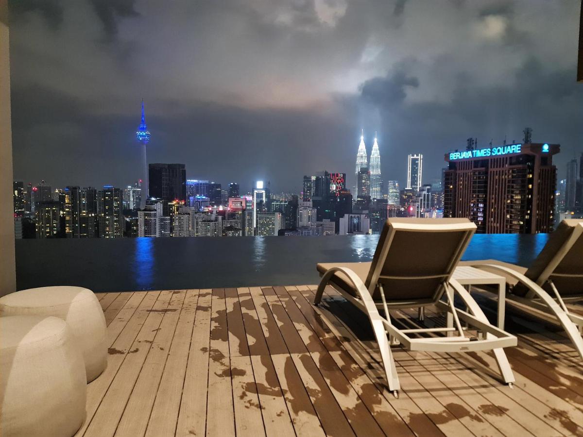 Apartemen Lucentia World Class Facilities Infinity Pool Stunning View *